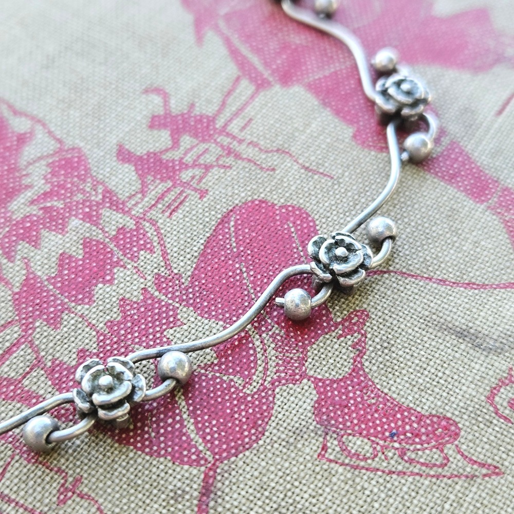 Vintage 90s Silver Tone Rose Flower Vine Link Adjustable Choker Necklace
